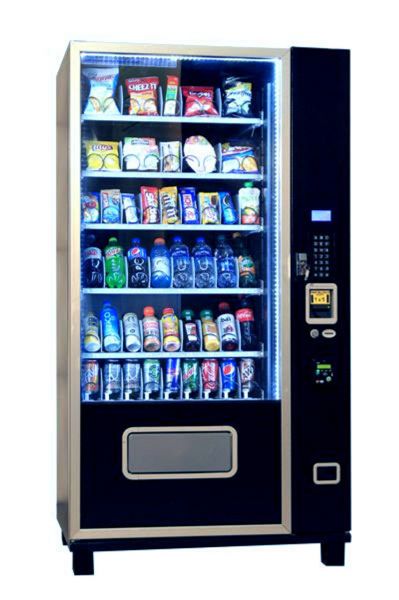 Máquina de venda automática de salgadinhos e refrigerantes com frente de vidro